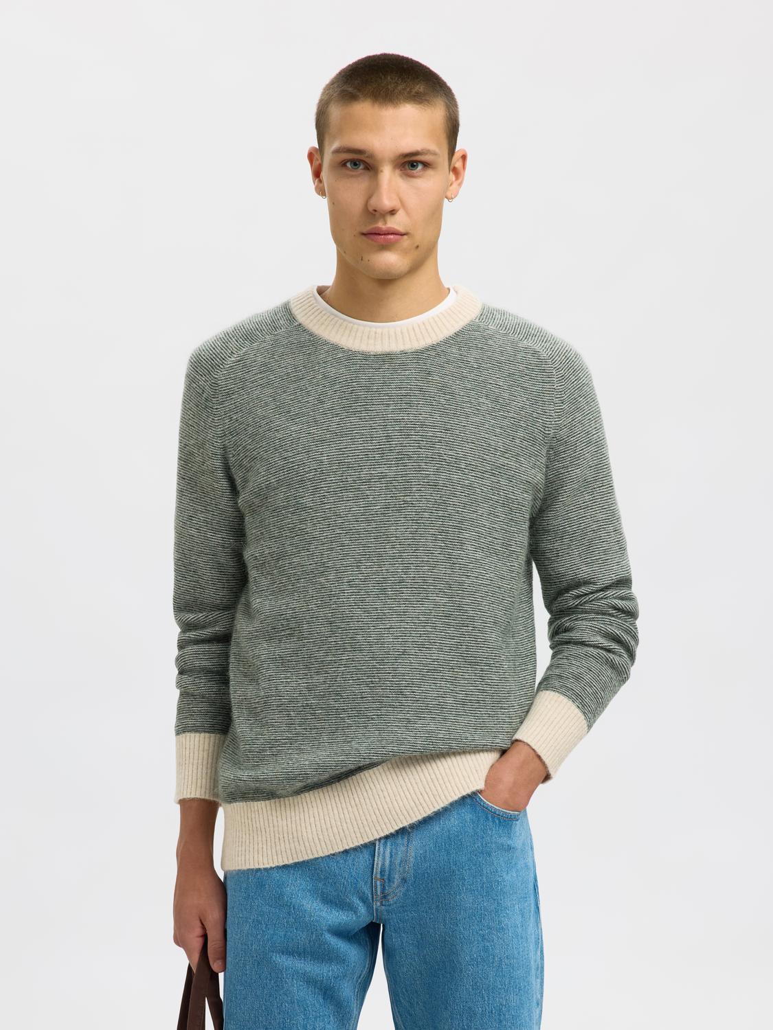 model_shot-front